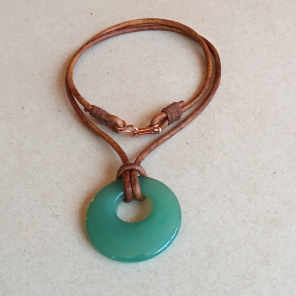 Jewelry - 21” Green Agate Pendant Leather Necklace